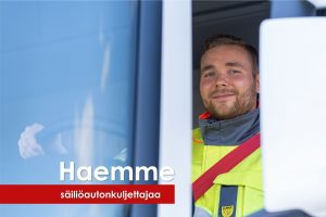 säiliöautonkuljettaja istuu autossaan käsi ratilla